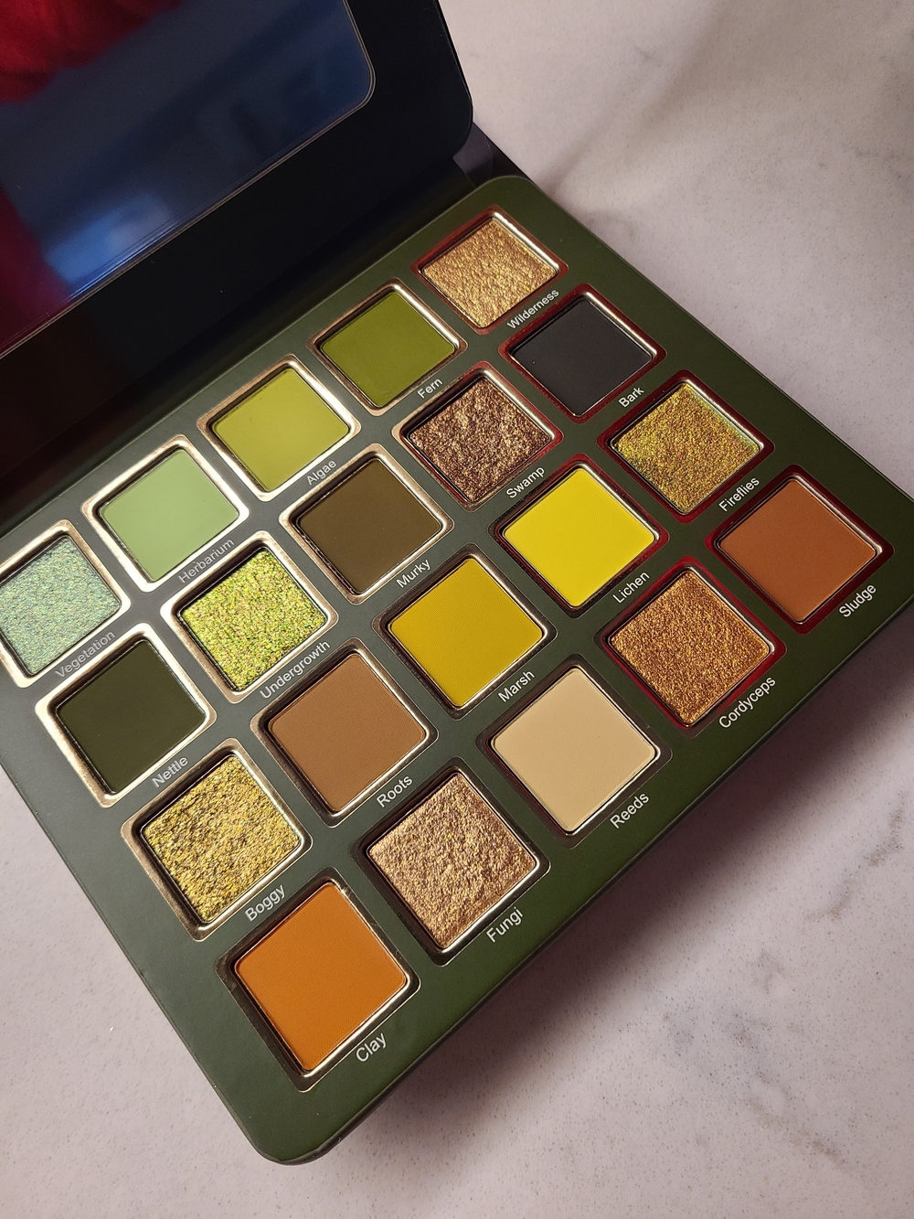Cosmic Brushes UNDERGROWTH Eyeshadow Palette
